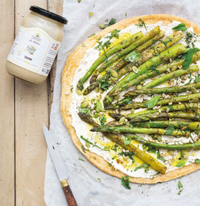 Tarte aux Asperges Rôties, Crème de Feta et Tahini 