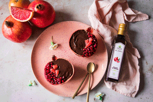 Mousse au Chocolat Noir, Mélasse de Grenade, et Pamplemousse 